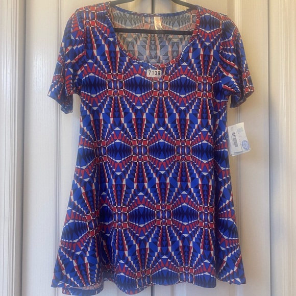 LuLaRoe Tops - NWT LuLaRoe Perfect T Top